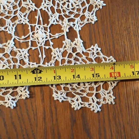 3 pc bundle of vintage ecru 34" X 16" tatted runner and 10" & 12" doilys - Picture 4 of 8